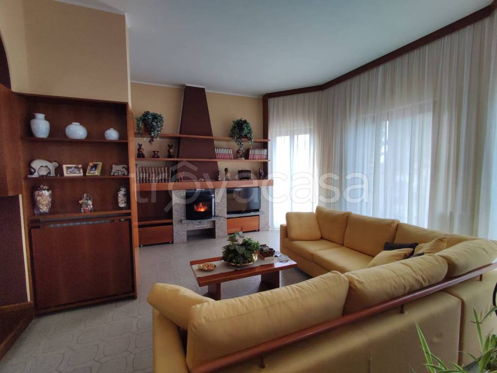 casa indipendente in vendita a Lainate