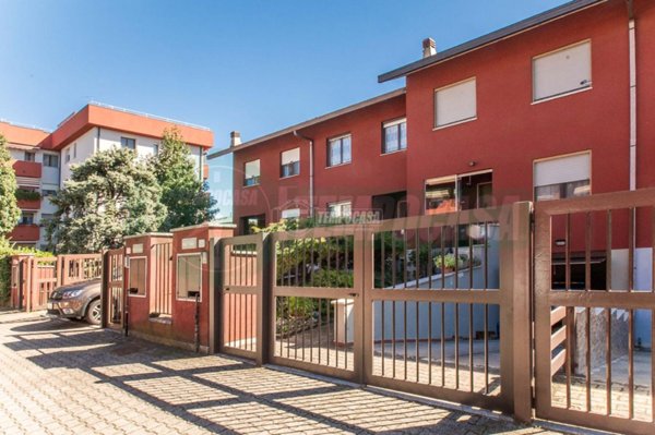 casa indipendente in vendita a Lainate