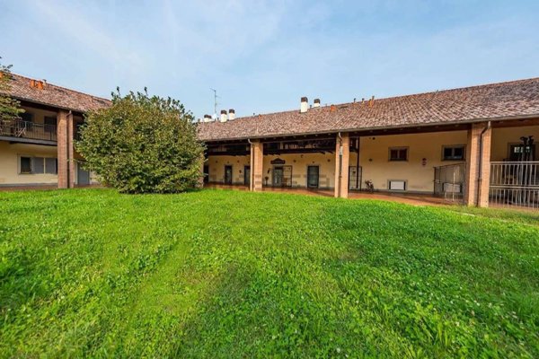 casale in vendita a Lainate