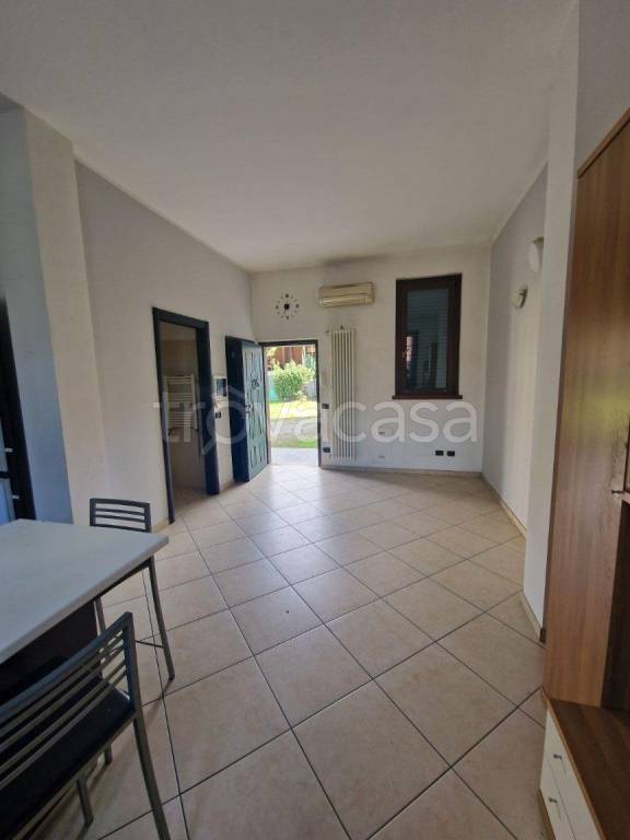 appartamento in vendita a Lainate in zona Barbaiana