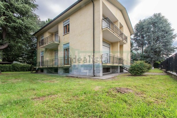 casa indipendente in vendita a Lainate
