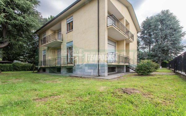 casa indipendente in vendita a Lainate