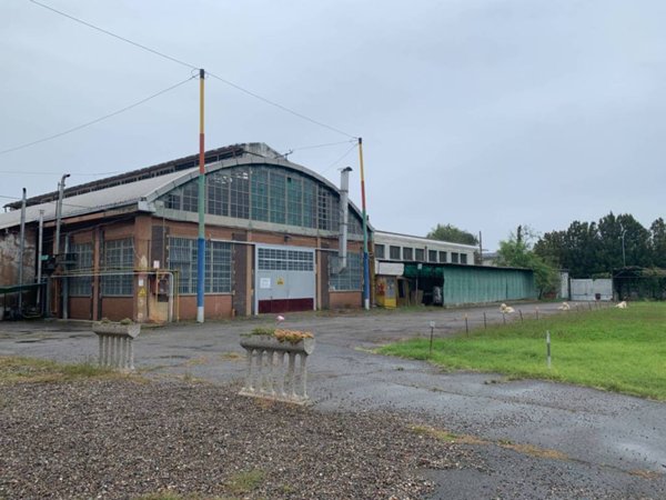 locale commerciale in vendita a Lainate