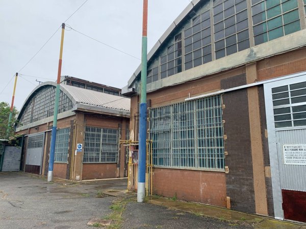 capannone in vendita a Lainate