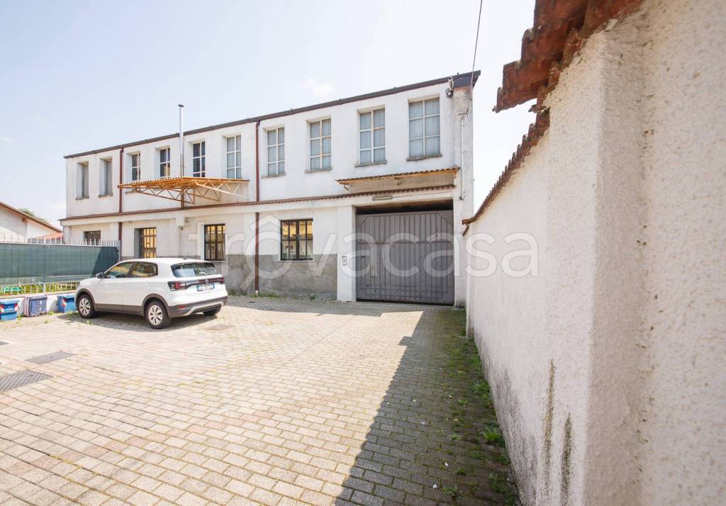 casa indipendente in vendita a Lainate