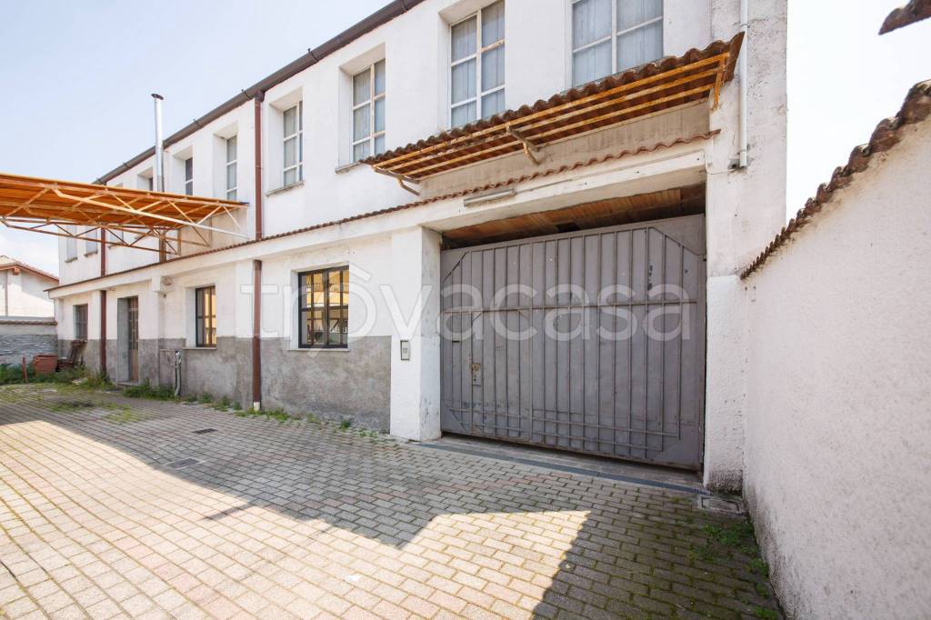 casa indipendente in vendita a Lainate