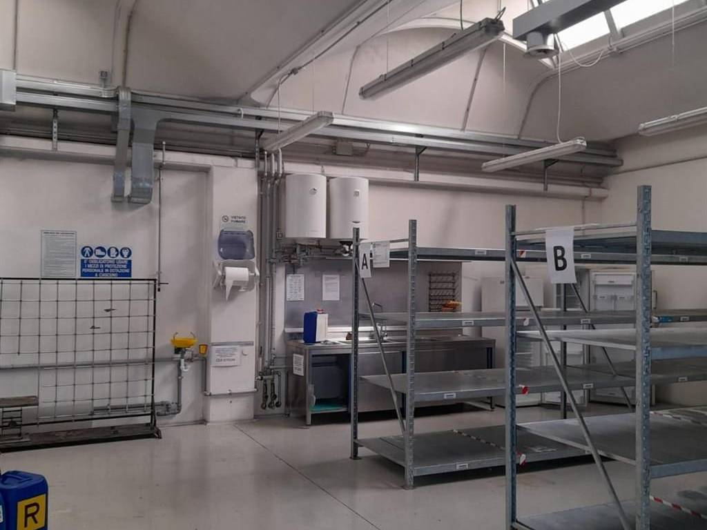 locale commerciale in vendita a Lainate