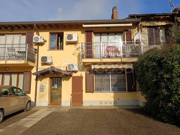 appartamento in vendita a Lainate in zona Barbaiana
