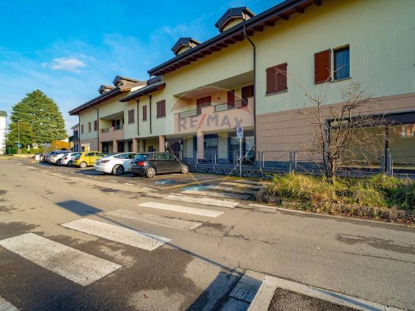 appartamento in vendita a Lainate in zona Barbaiana