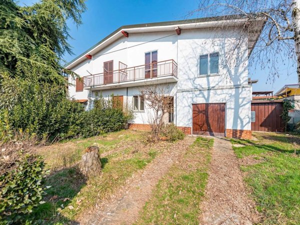 casa indipendente in vendita a Lainate