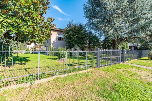 casa indipendente in vendita a Lainate