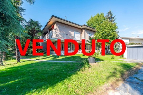 casa indipendente in vendita a Lainate