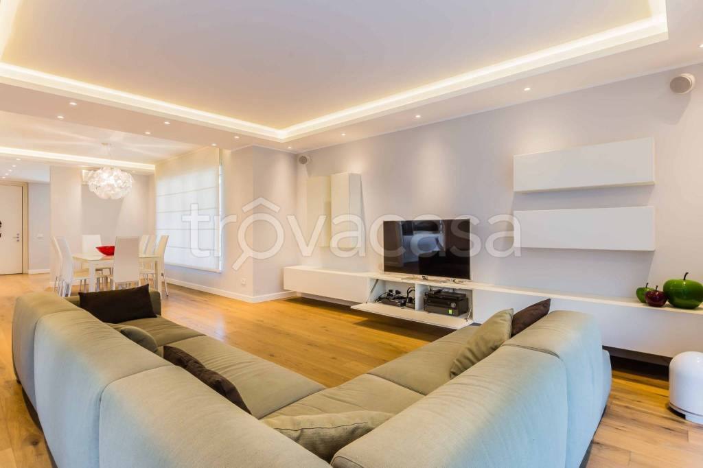 casa indipendente in vendita a Lainate