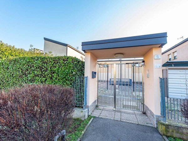 casa indipendente in vendita a Lainate