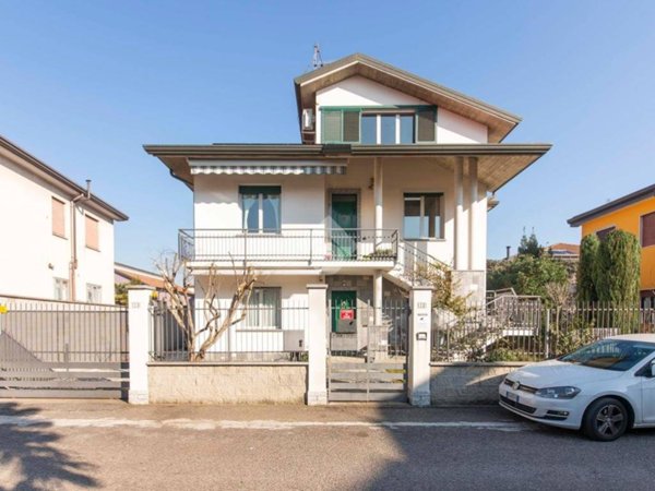 appartamento in vendita a Lainate in zona Barbaiana