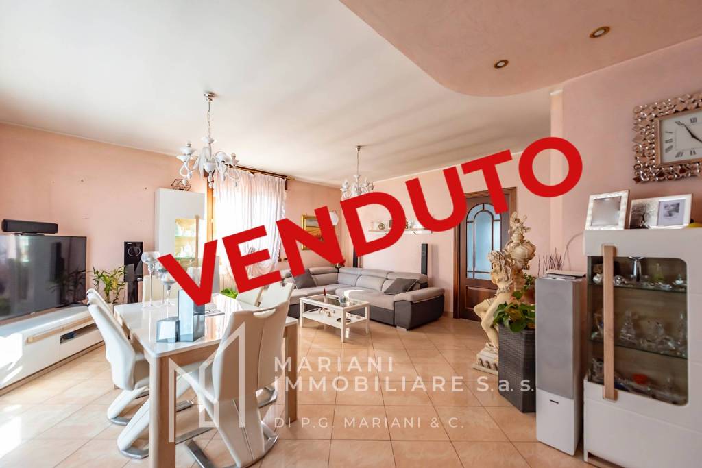 casa indipendente in vendita a Lainate in zona Barbaiana