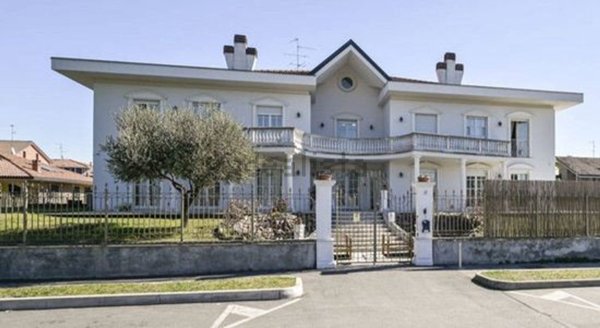 villa in vendita a Lainate