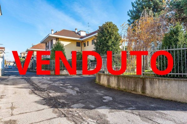 appartamento in vendita a Lainate in zona Barbaiana