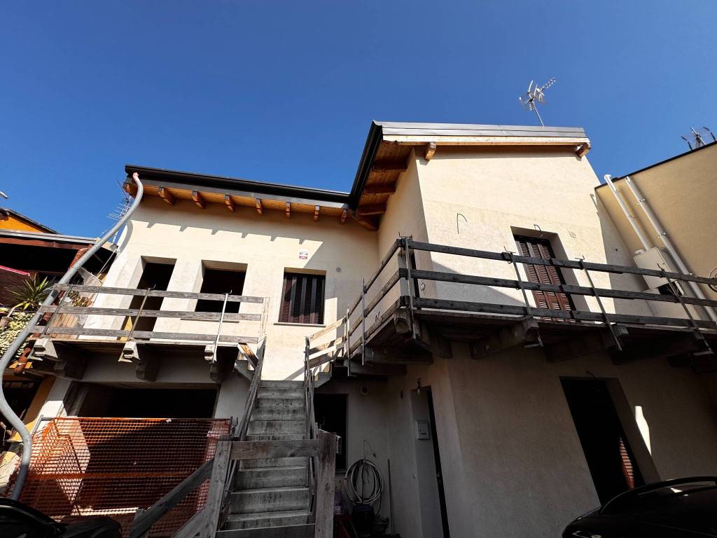 casa indipendente in vendita a Lainate