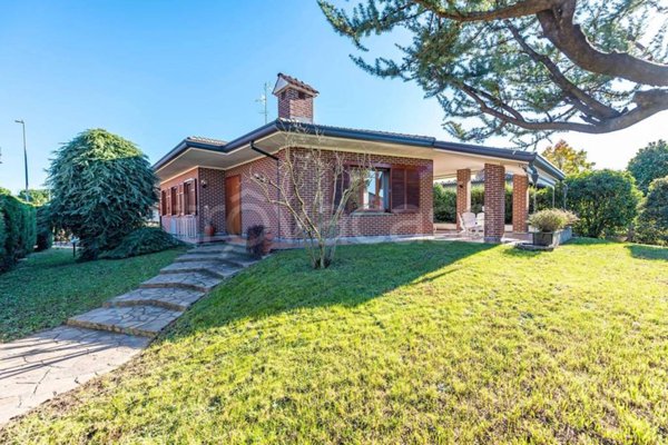 casa indipendente in vendita a Lainate