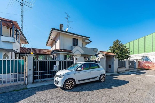 casa indipendente in vendita a Lainate