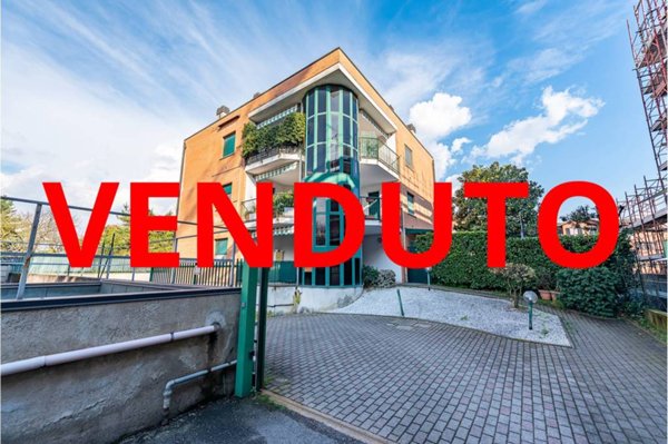 appartamento in vendita a Lainate in zona Barbaiana