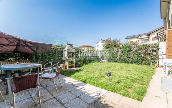 appartamento in vendita a Lainate in zona Barbaiana
