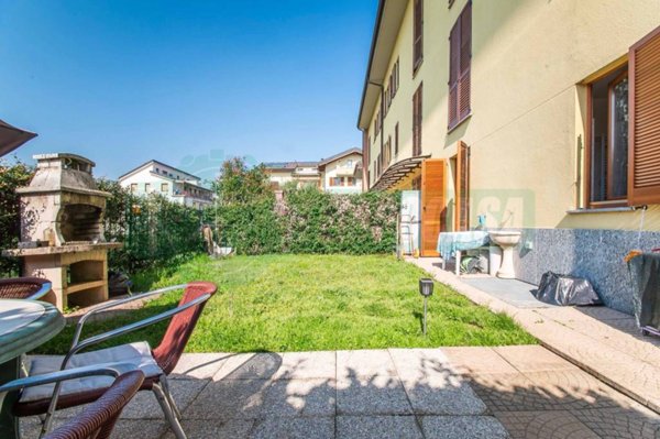 appartamento in vendita a Lainate in zona Barbaiana