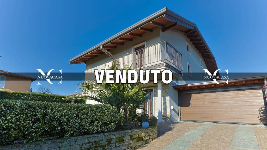 casa indipendente in vendita a Lainate in zona Barbaiana