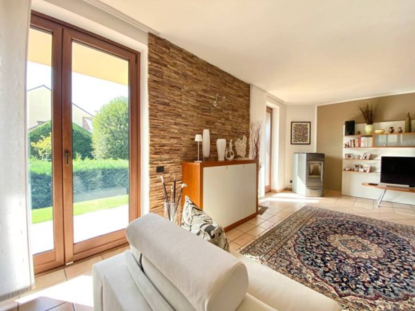 casa indipendente in vendita a Lainate