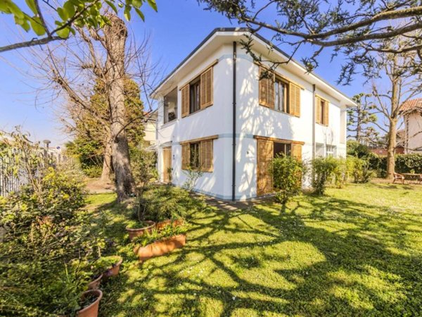 casa indipendente in vendita a Lainate