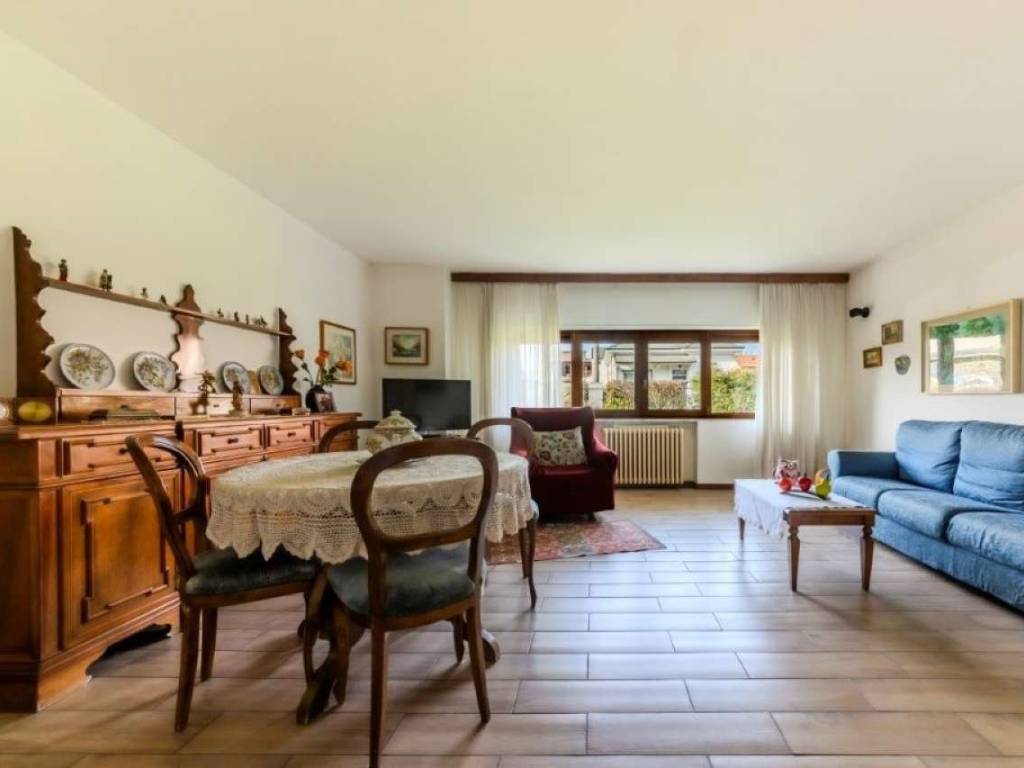 casa indipendente in vendita a Lainate