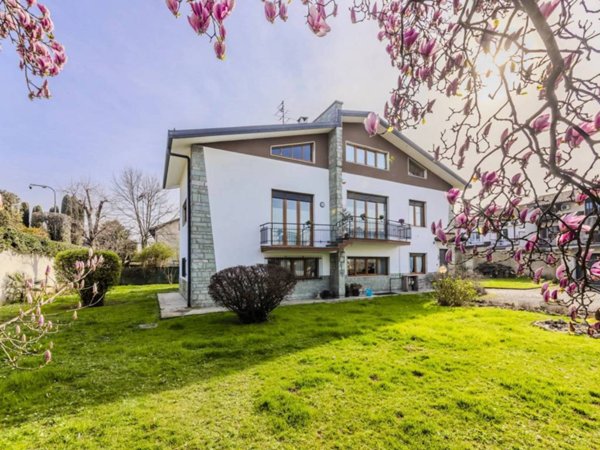 casa indipendente in vendita a Lainate