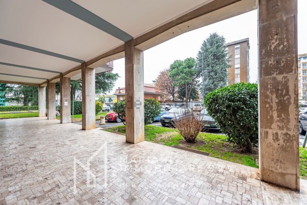 locale commerciale in vendita a Lainate