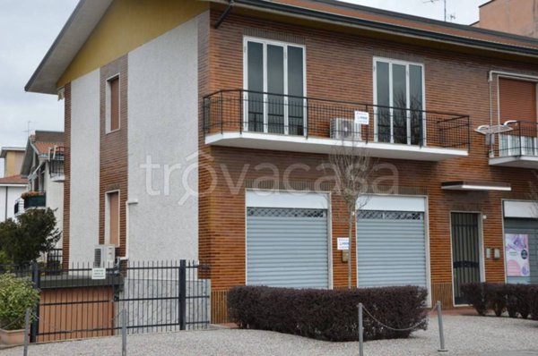 casa indipendente in vendita a Lainate