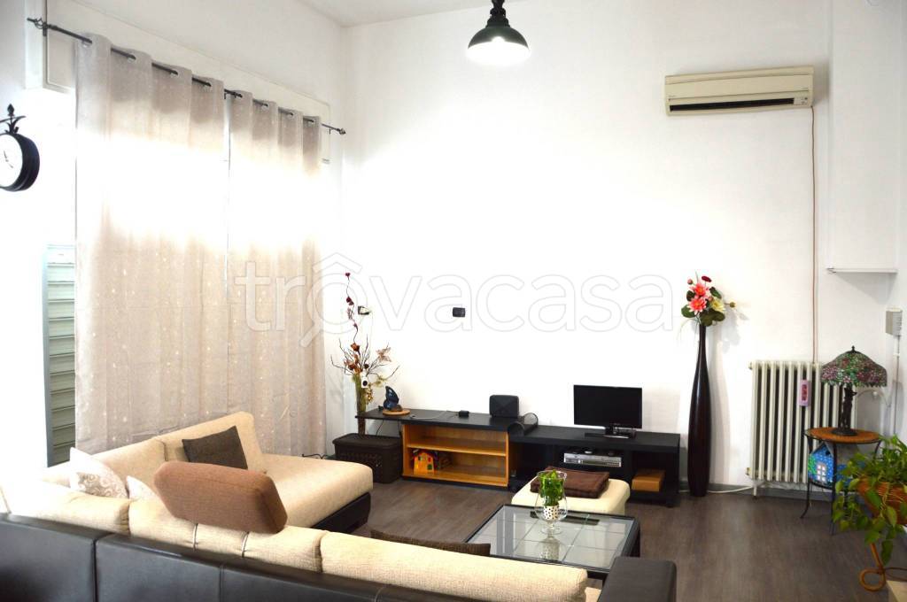 casa indipendente in vendita a Lainate