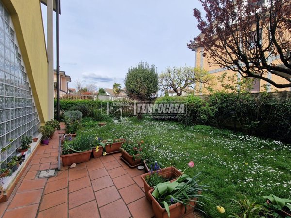 casa indipendente in vendita a Lainate