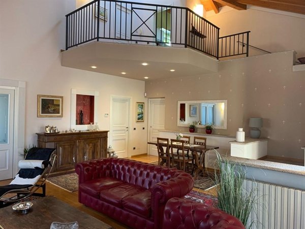 casa indipendente in vendita a Lainate