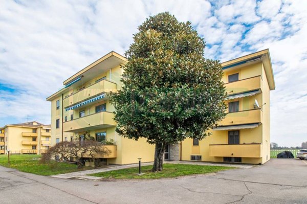 appartamento in vendita a Lainate in zona Barbaiana