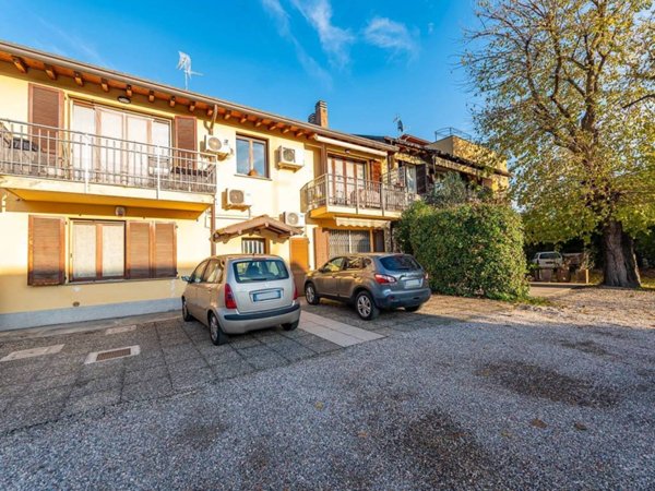 appartamento in vendita a Lainate in zona Barbaiana