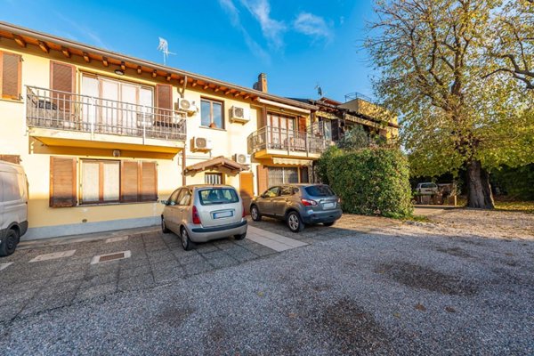 appartamento in vendita a Lainate in zona Barbaiana