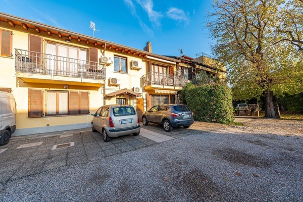appartamento in vendita a Lainate in zona Barbaiana
