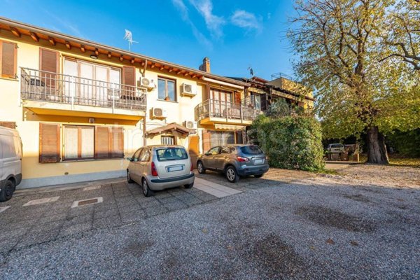 appartamento in vendita a Lainate in zona Barbaiana