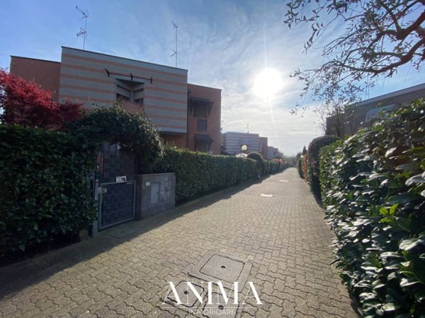 casa indipendente in vendita a Lainate