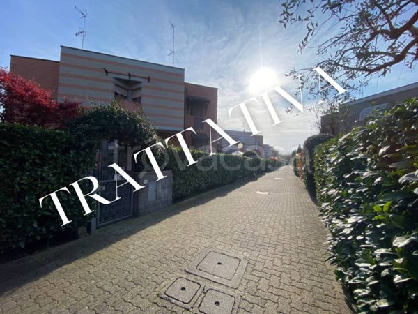 casa indipendente in vendita a Lainate