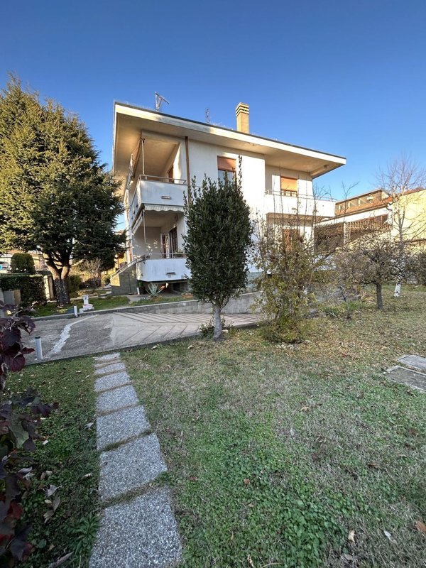 appartamento in vendita a Lainate in zona Pagliera