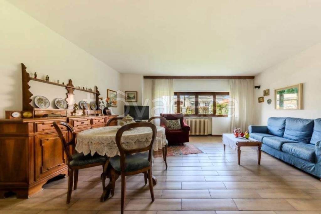 casa indipendente in vendita a Lainate