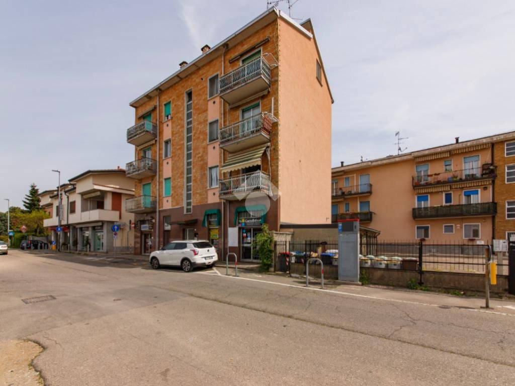 appartamento in vendita a Lainate in zona Pagliera