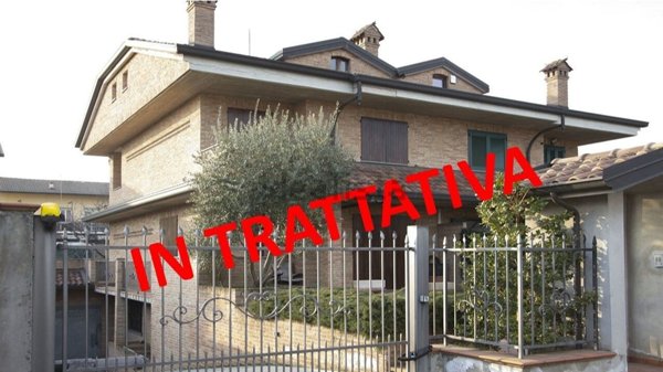 casa indipendente in vendita a Lainate in zona Pagliera