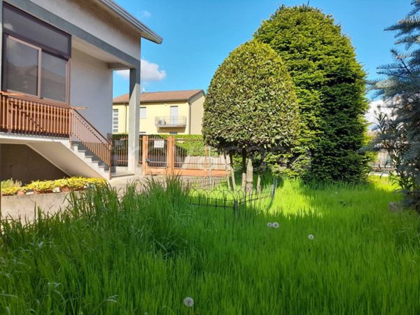 casa indipendente in vendita a Lainate